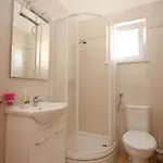 By The Sea - 8215 Apartman *