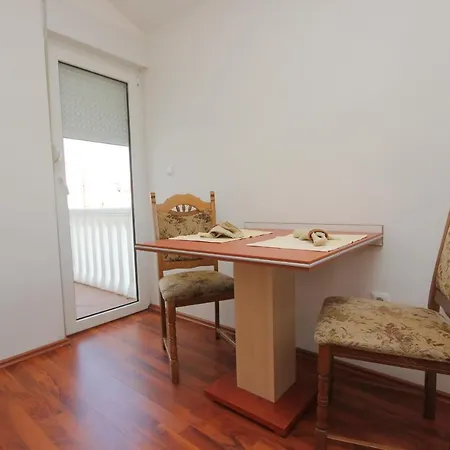 By The Sea - 8215 Apartman *