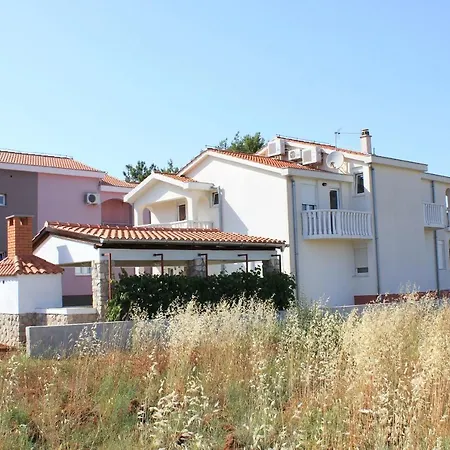 Appartement By The Sea - 8215