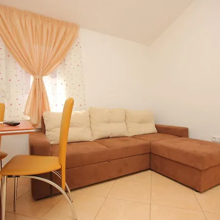 Appartement By The Sea - 8215